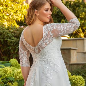 lace sleeve wedding dress