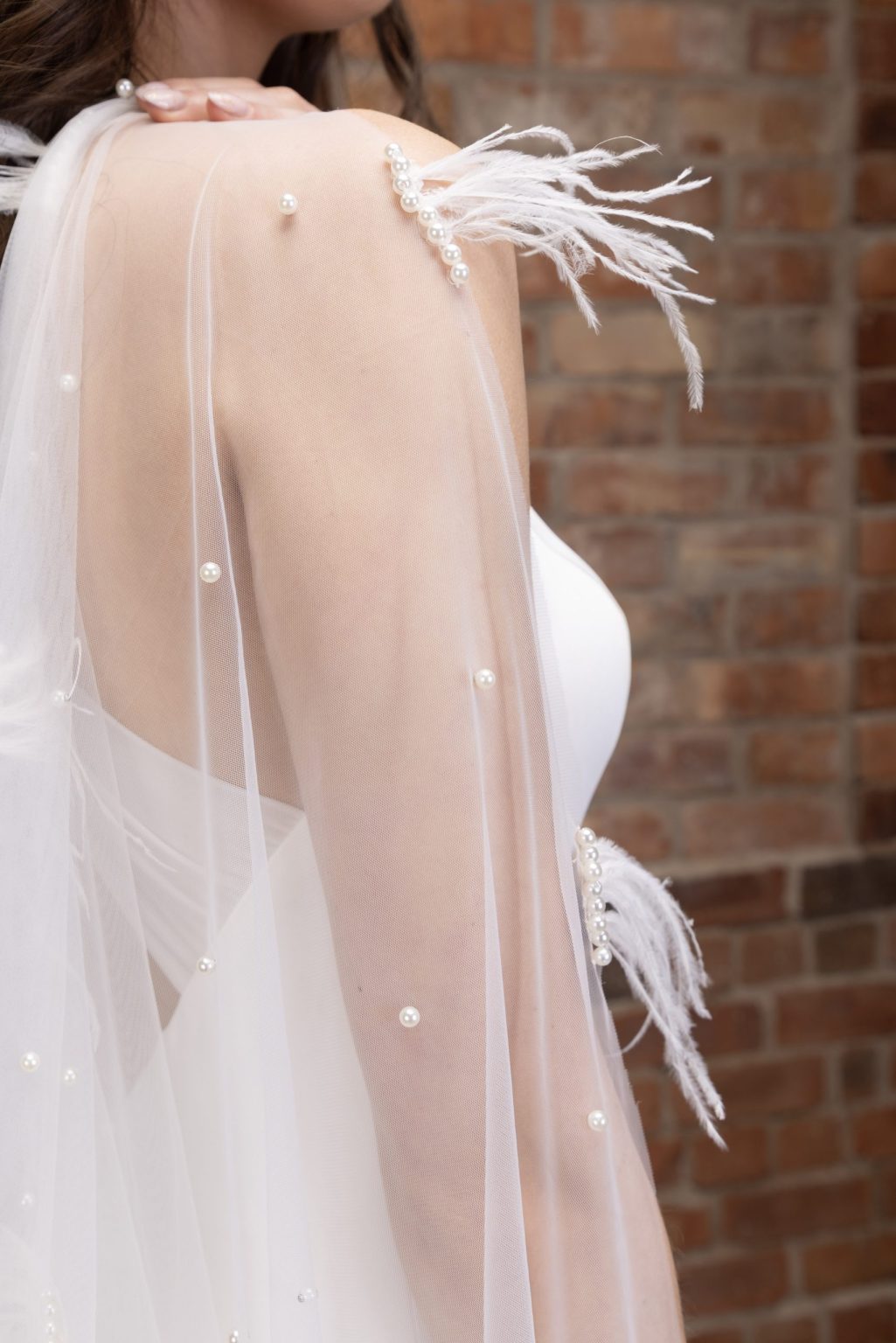 pbv9038 scattered pearl and ostrich feather veil
