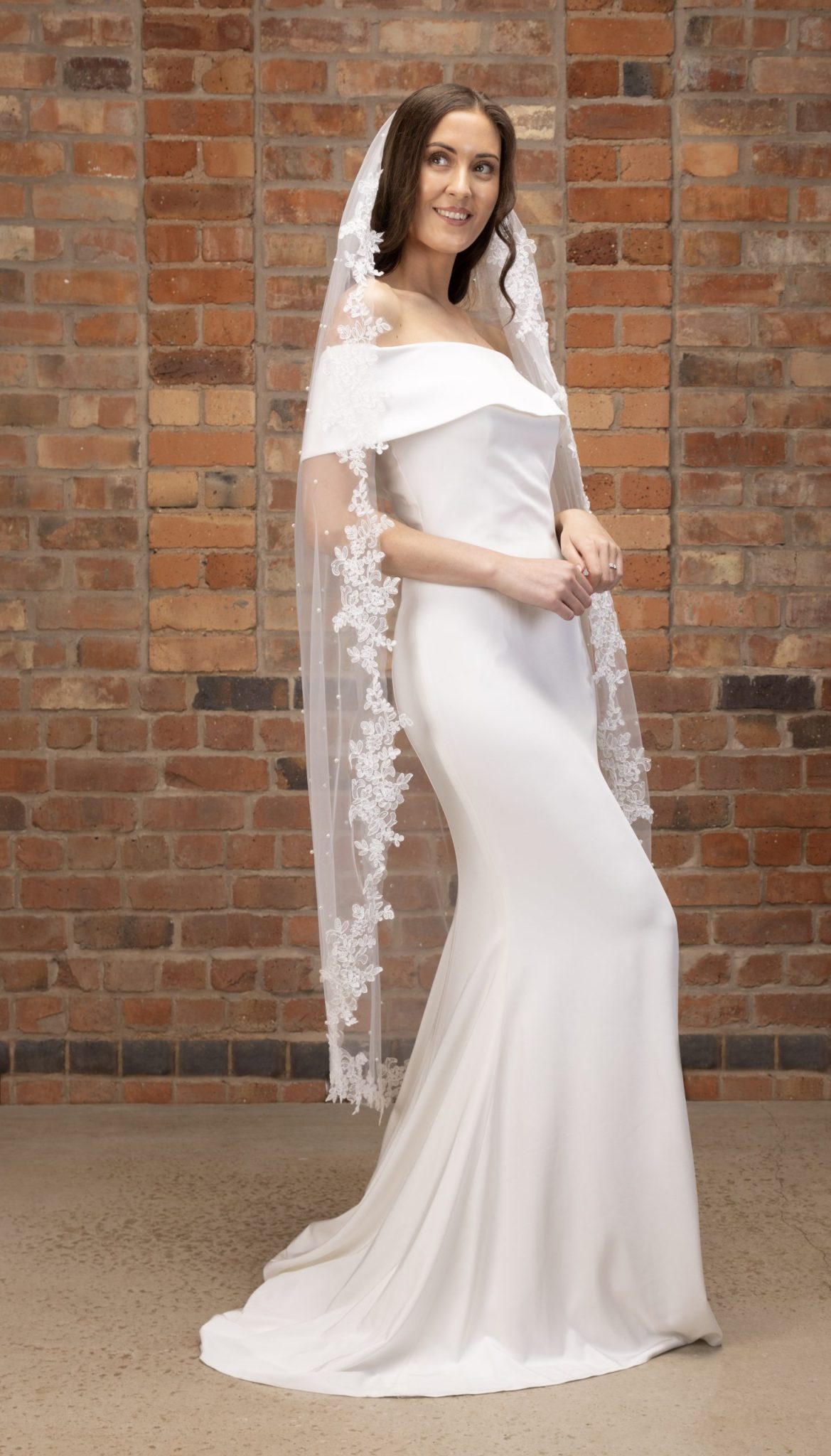 150cm lace & pearl veil