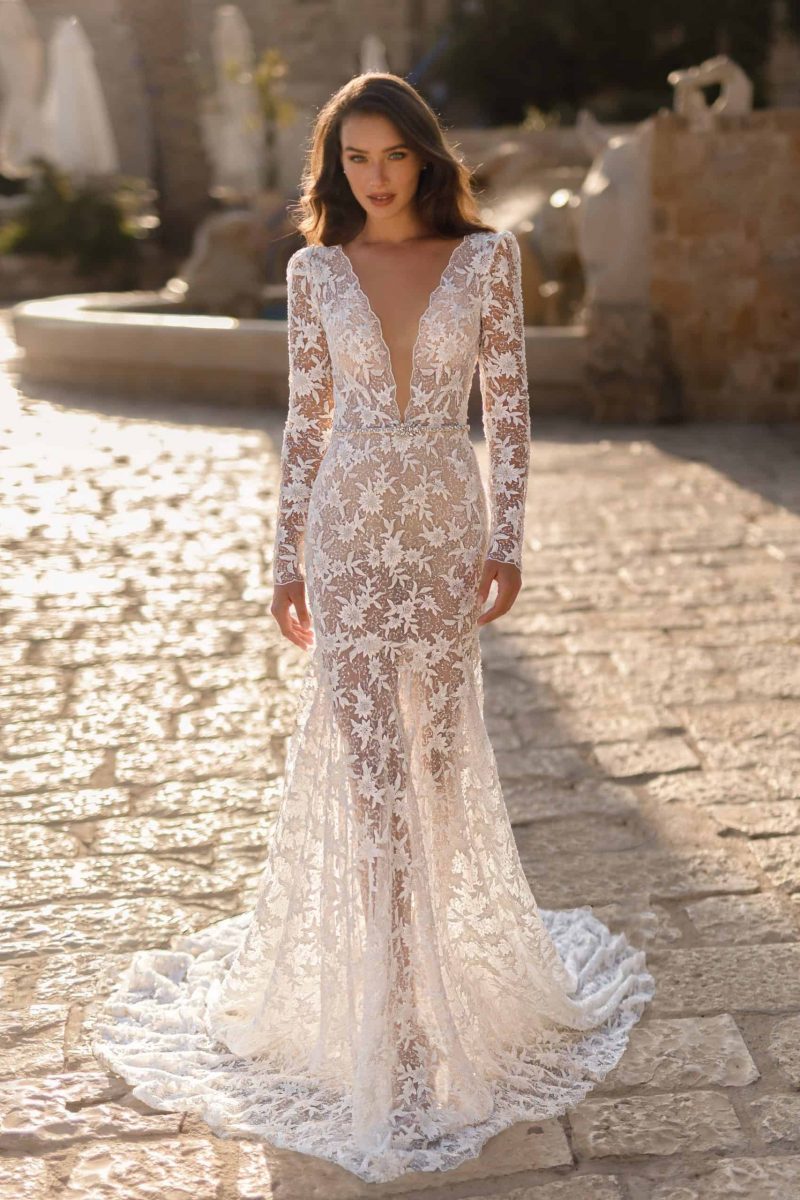 amazing lace wedding dress
