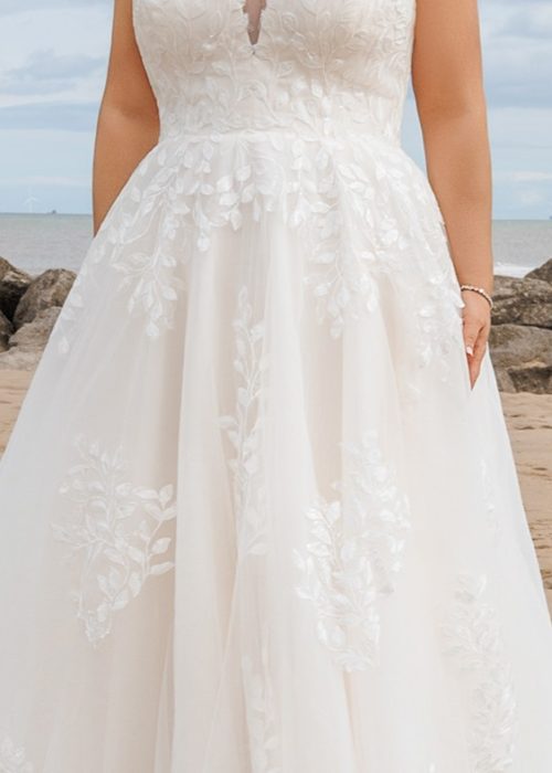 TULLE AND LACE A LINE WEDDING DRESS