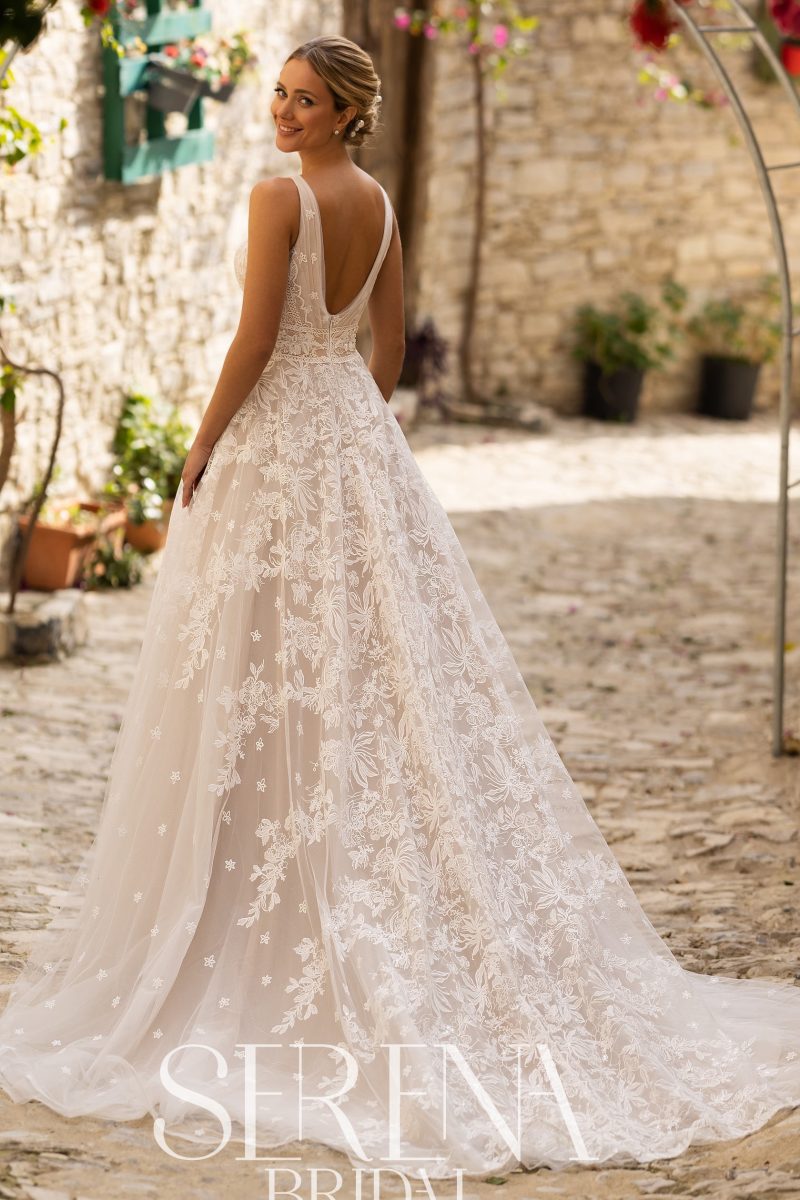 Low back lace wedding dress